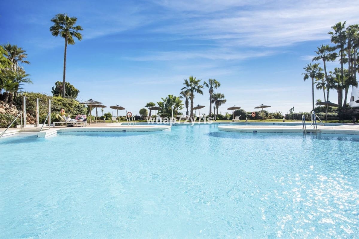 2 quarto Apartamento para venda em Puerto Banus com piscina garagem - 1 250 000 € (Ref: 9443371)