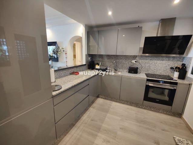 2 soverom Leilighet til salgs i Puerto Banus, Marbella med svømmebasseng garasje - € 1 250 000 (Ref: 9443371)