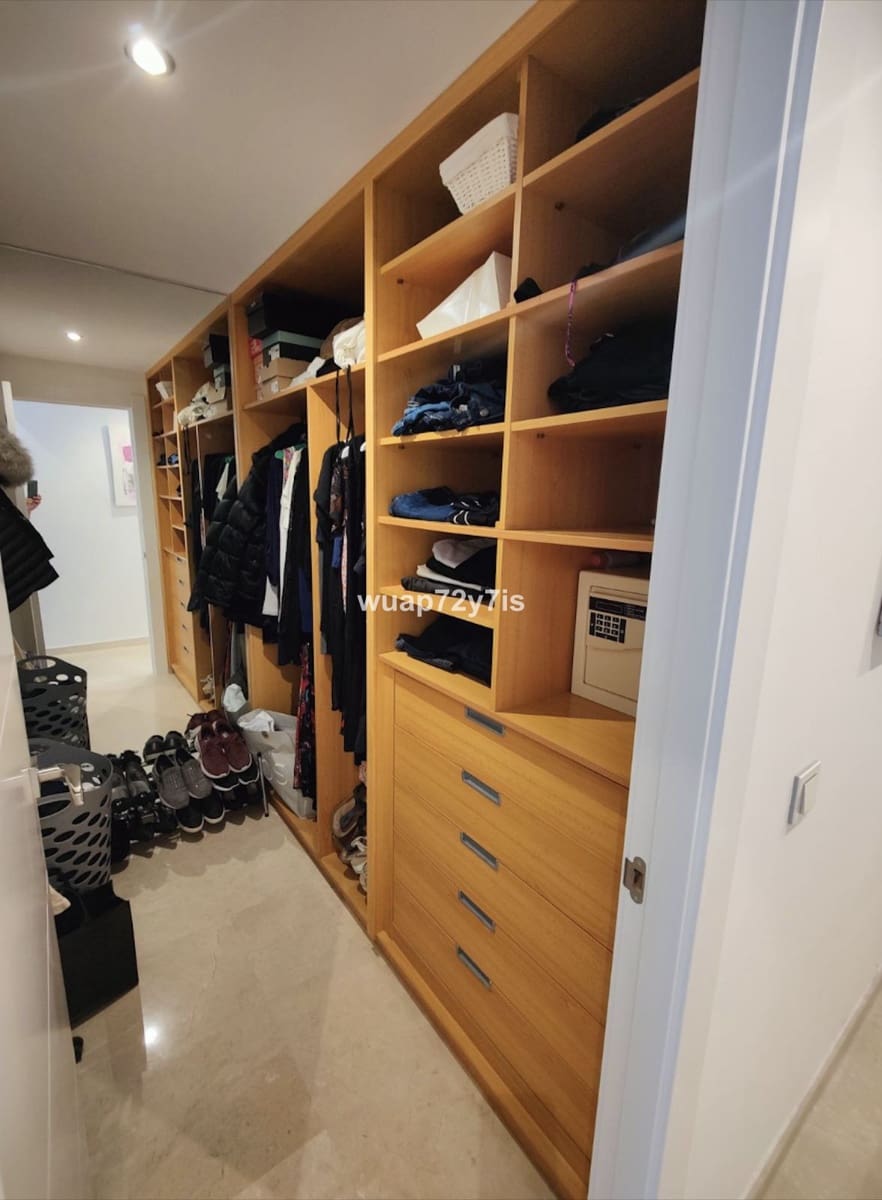 2 quarto Apartamento para venda em Puerto Banus com piscina garagem - 1 250 000 € (Ref: 9443371)