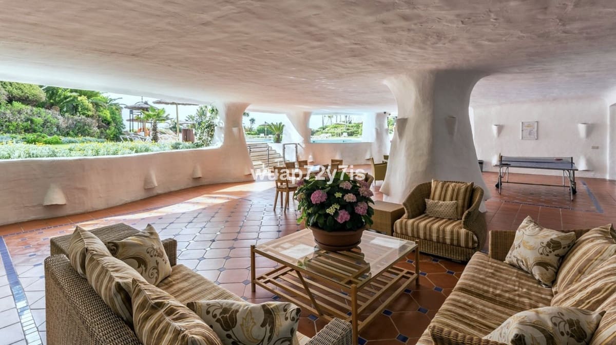 2 quarto Apartamento para venda em Puerto Banus com piscina garagem - 1 250 000 € (Ref: 9443371)