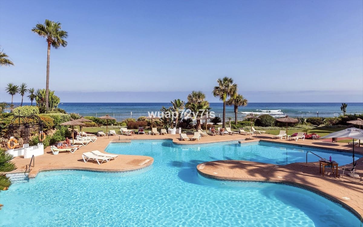 2 quarto Apartamento para venda em Puerto Banus com piscina garagem - 1 250 000 € (Ref: 9443371)