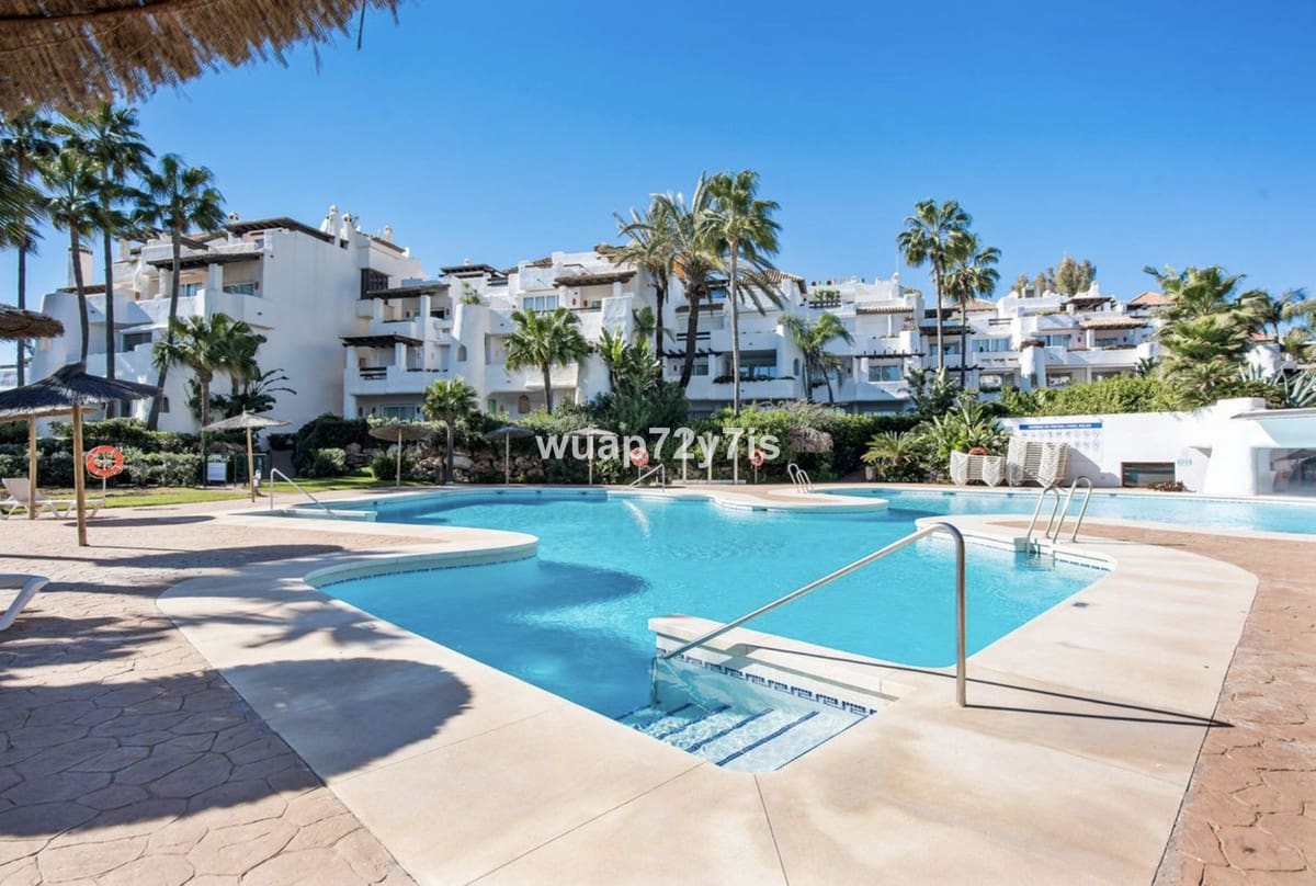 2 quarto Apartamento para venda em Puerto Banus com piscina garagem - 1 250 000 € (Ref: 9443371)