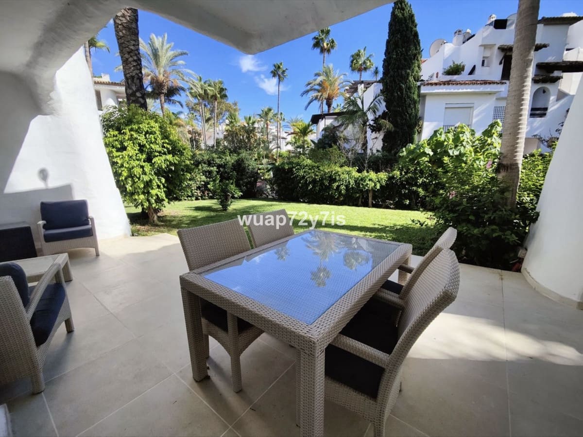 2 quarto Apartamento para venda em Puerto Banus com piscina garagem - 1 250 000 € (Ref: 9443371)