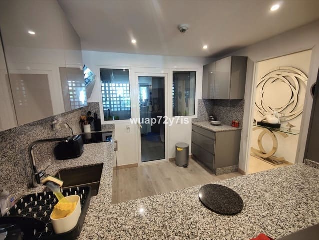 2 soverom Leilighet til salgs i Puerto Banus, Marbella med svømmebasseng garasje - € 1 250 000 (Ref: 9443371)