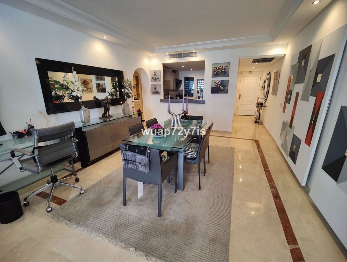 2 quarto Apartamento para venda em Puerto Banus com piscina garagem - 1 250 000 € (Ref: 9443371)