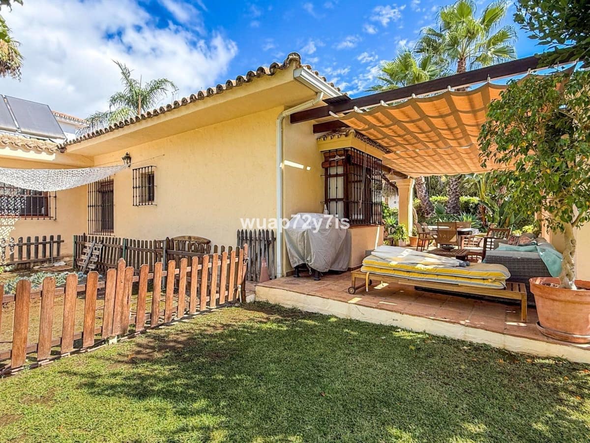 2 sypialnia Dom blizniak na sprzedaż w Golden Mile z basenem garażem - 2 370 000 € (Ref: 9443372)