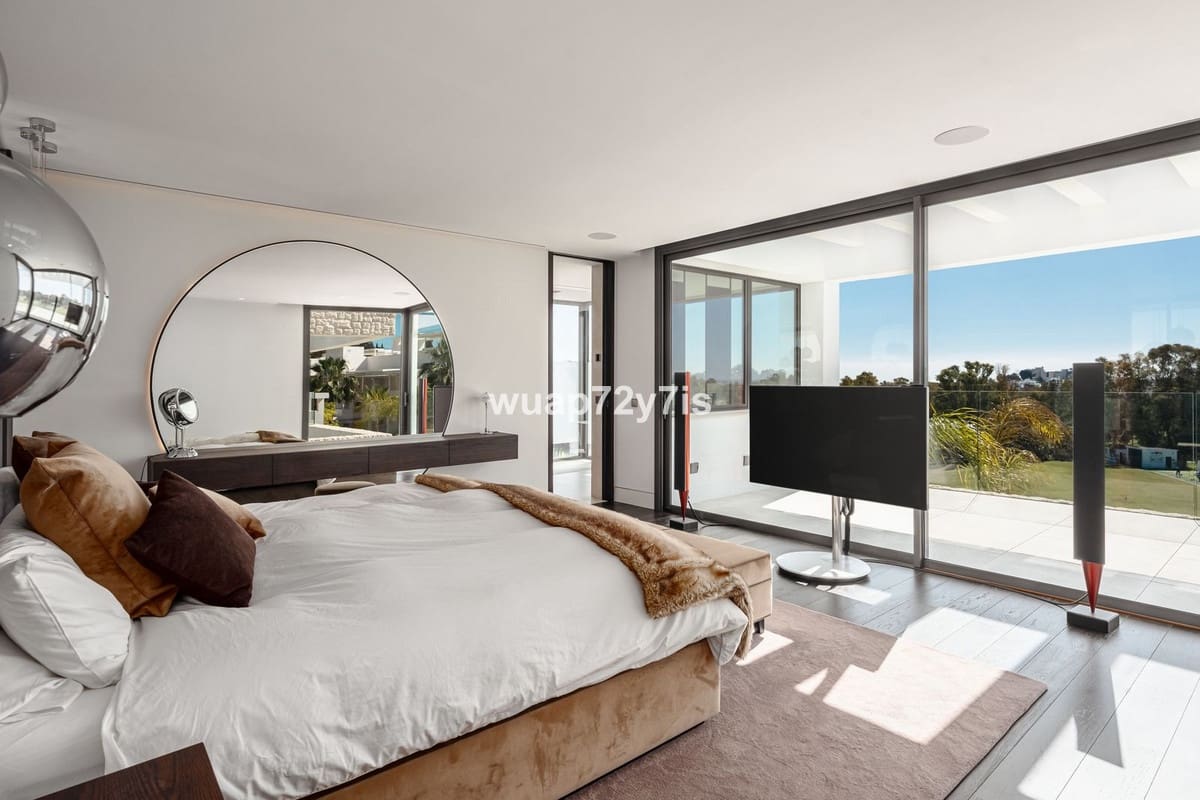 4 bedroom Villa for sale in Benahavis with pool garage - € 5,950,000 (Ref: 9443375)