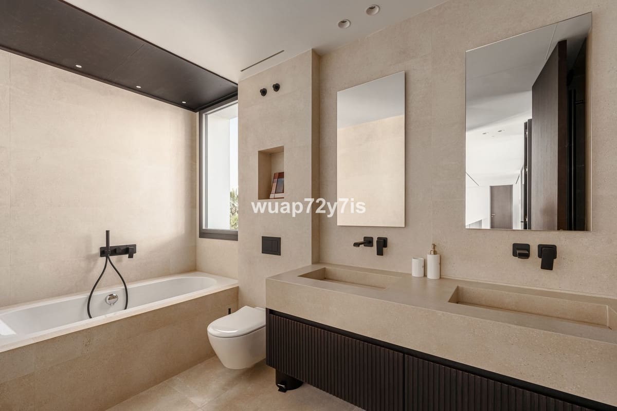 4 bedroom Villa for sale in Benahavis with pool garage - € 5,950,000 (Ref: 9443375)