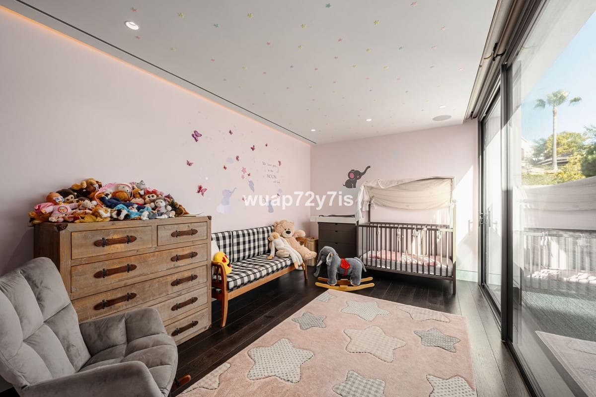 4 bedroom Villa for sale in Benahavis with pool garage - € 5,950,000 (Ref: 9443375)