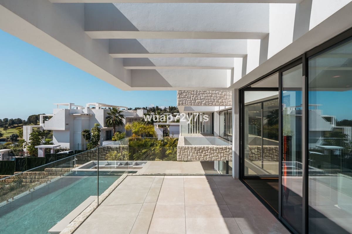 4 bedroom Villa for sale in Benahavis with pool garage - € 5,950,000 (Ref: 9443375)