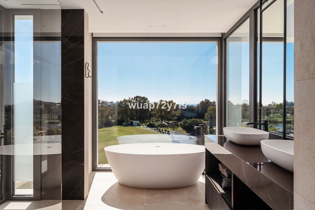 4 bedroom Villa for sale in Benahavis with pool garage - € 5,950,000 (Ref: 9443375)