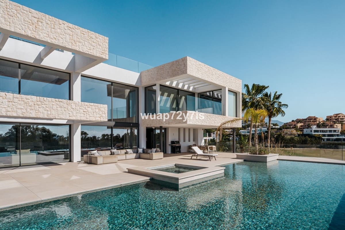 4 bedroom Villa for sale in Benahavis with pool garage - € 5,950,000 (Ref: 9443375)