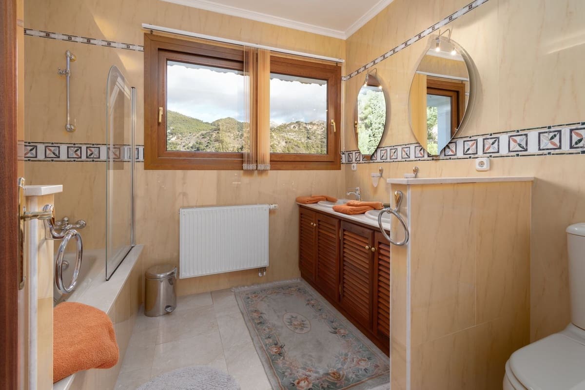 5 chambre Villa/Maison Mitoyenne à vendre à Mijas avec piscine garage - 1 499 000 € (Ref: 9443380)