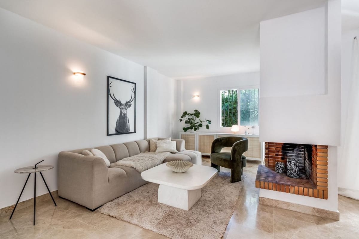 4 soverom Hus til salgs i Nueva Andalucia med svømmebasseng - € 755 000 (Ref: 9443382)