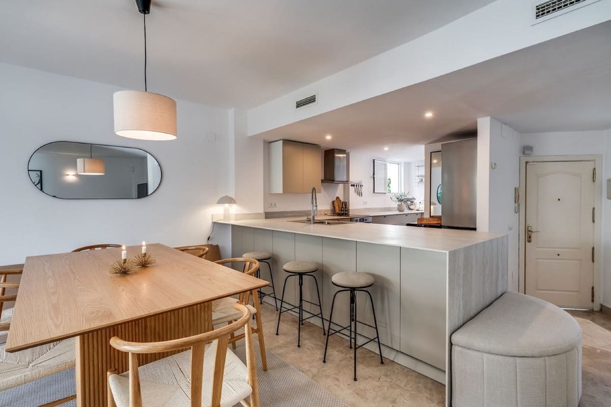 4 soverom Hus til salgs i Nueva Andalucia med svømmebasseng - € 755 000 (Ref: 9443382)