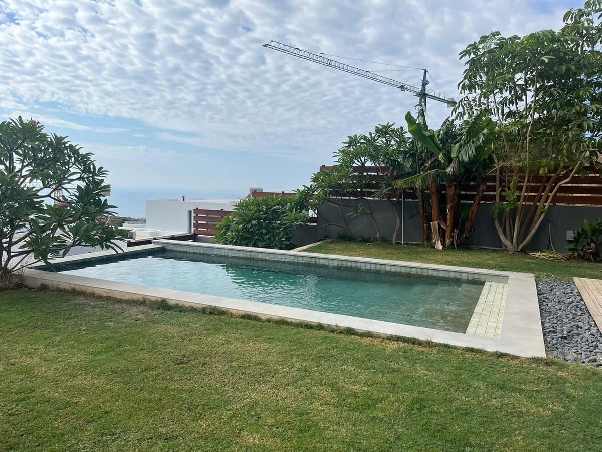 5 bedroom Villa for sale in Mijas with pool - € 1,599,000 (Ref: 9443383)