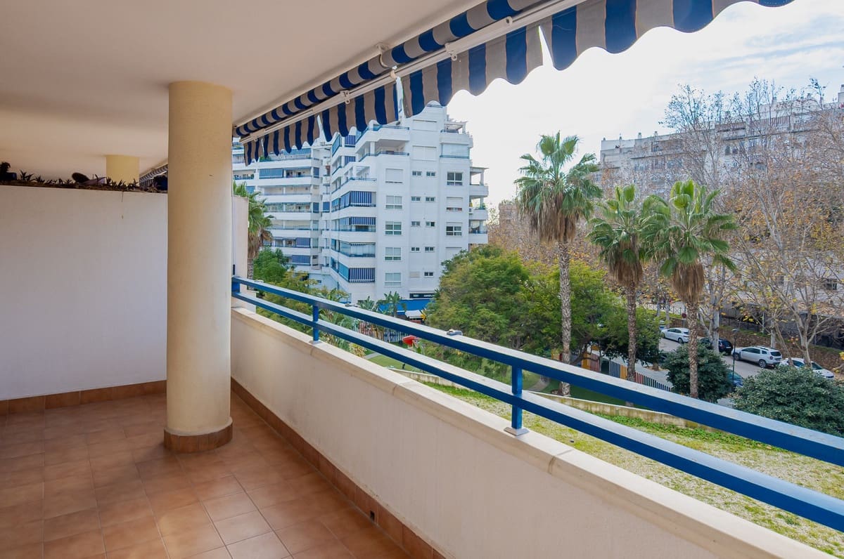 2 bedroom Apartment for sale in Marbella with pool - € 334,000 (Ref: 9443384)