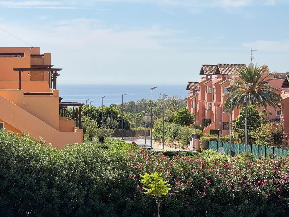 2 sypialnia Penthouse na sprzedaż w Casares z basenem garażem - 275 000 € (Ref: 9443385)