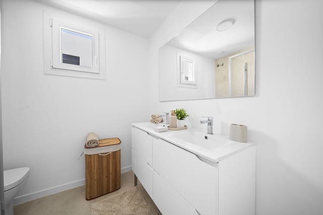 Pareado de 4 habitaciones en La Cala de Mijas, Mijas en venta con piscina garaje - 900.000 € (Ref: 9443389)