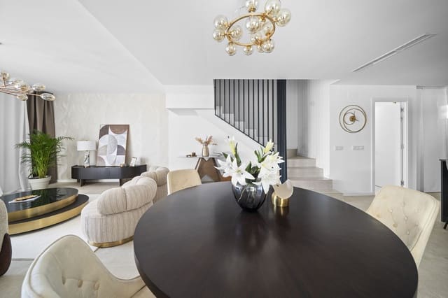 Pareado de 4 habitaciones en La Cala de Mijas, Mijas en venta con piscina garaje - 900.000 € (Ref: 9443389)