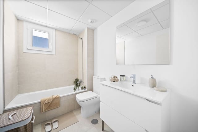 Pareado de 4 habitaciones en La Cala de Mijas, Mijas en venta con piscina garaje - 900.000 € (Ref: 9443389)