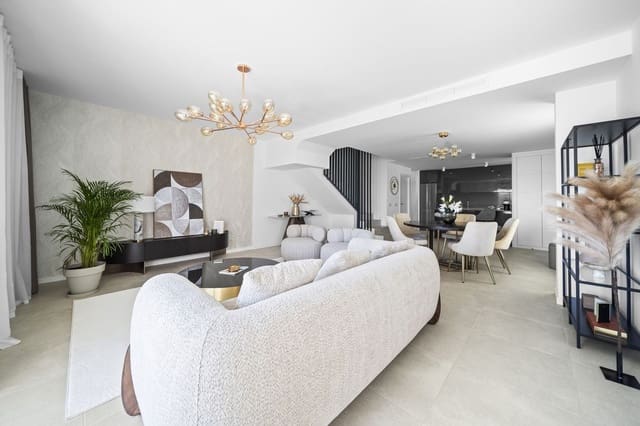 Pareado de 4 habitaciones en La Cala de Mijas, Mijas en venta con piscina garaje - 900.000 € (Ref: 9443389)