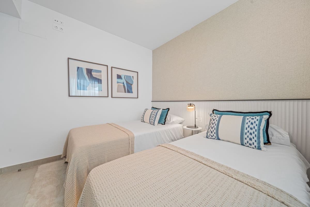 2 soverom Leilighet til salgs i Fuengirola med svømmebasseng - € 910 000 (Ref: 9443391)