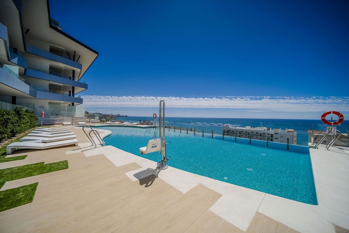 2 soverom Leilighet til salgs i Fuengirola med svømmebasseng - € 910 000 (Ref: 9443391)