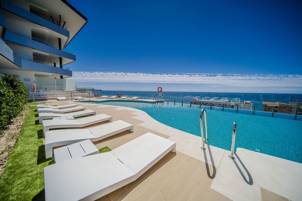 2 soverom Leilighet til salgs i Fuengirola med svømmebasseng - € 910 000 (Ref: 9443391)