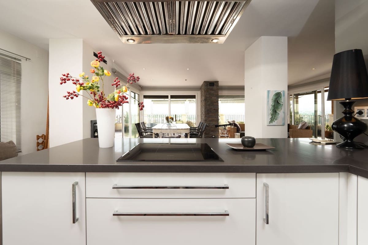 3 bedroom Penthouse for sale in Fuengirola with pool - € 1,250,000 (Ref: 9443399)