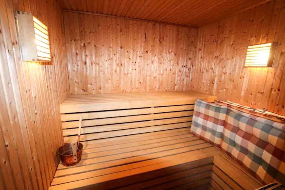 5 makuuhuone Huvila myytävänä paikassa Nueva Andalucia mukana uima-altaan 
autotalli - 1 295 000 € (Ref: 9443400)