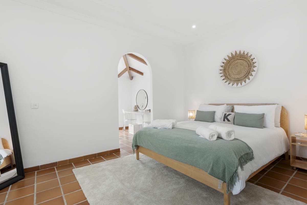 5 bedroom Villa for sale in Marbella with pool garage - € 2,350,000 (Ref: 9451166)