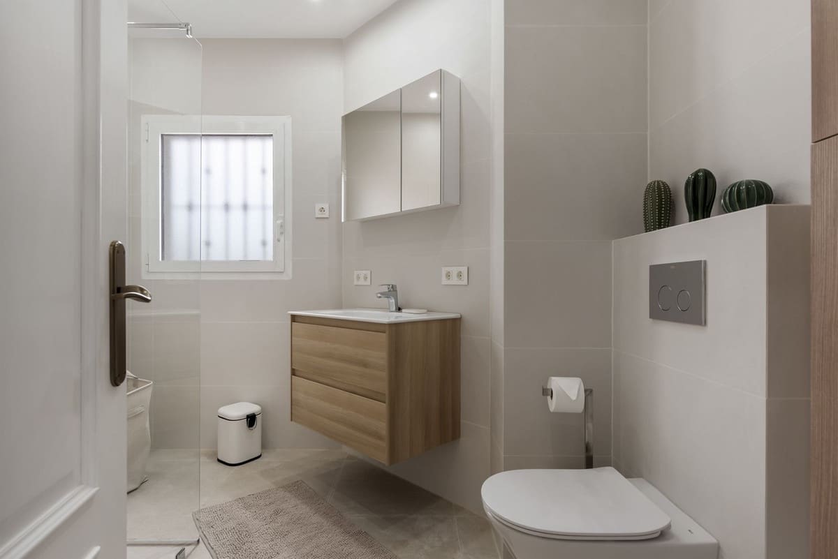 5 bedroom Villa for sale in Marbella with pool garage - € 2,350,000 (Ref: 9451166)