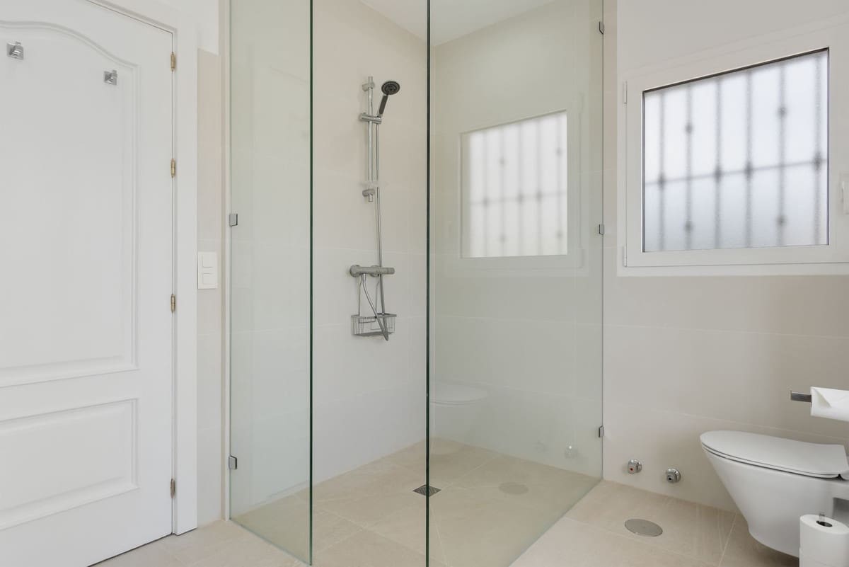 5 bedroom Villa for sale in Marbella with pool garage - € 2,350,000 (Ref: 9451166)