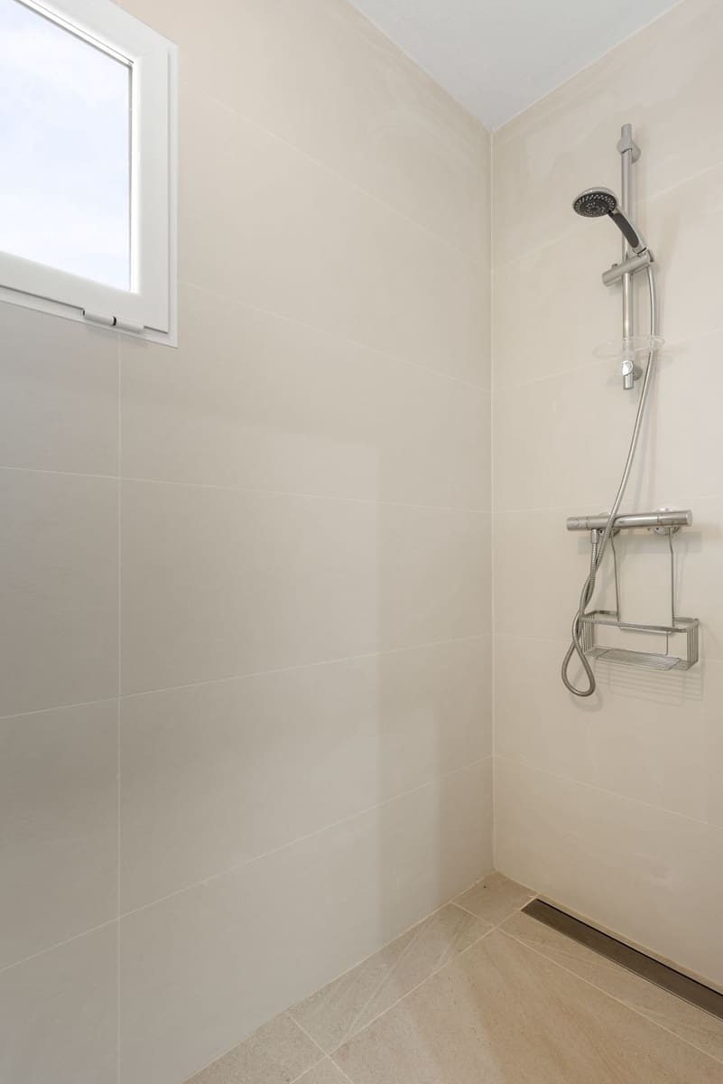 5 bedroom Villa for sale in Marbella with pool garage - € 2,350,000 (Ref: 9451166)