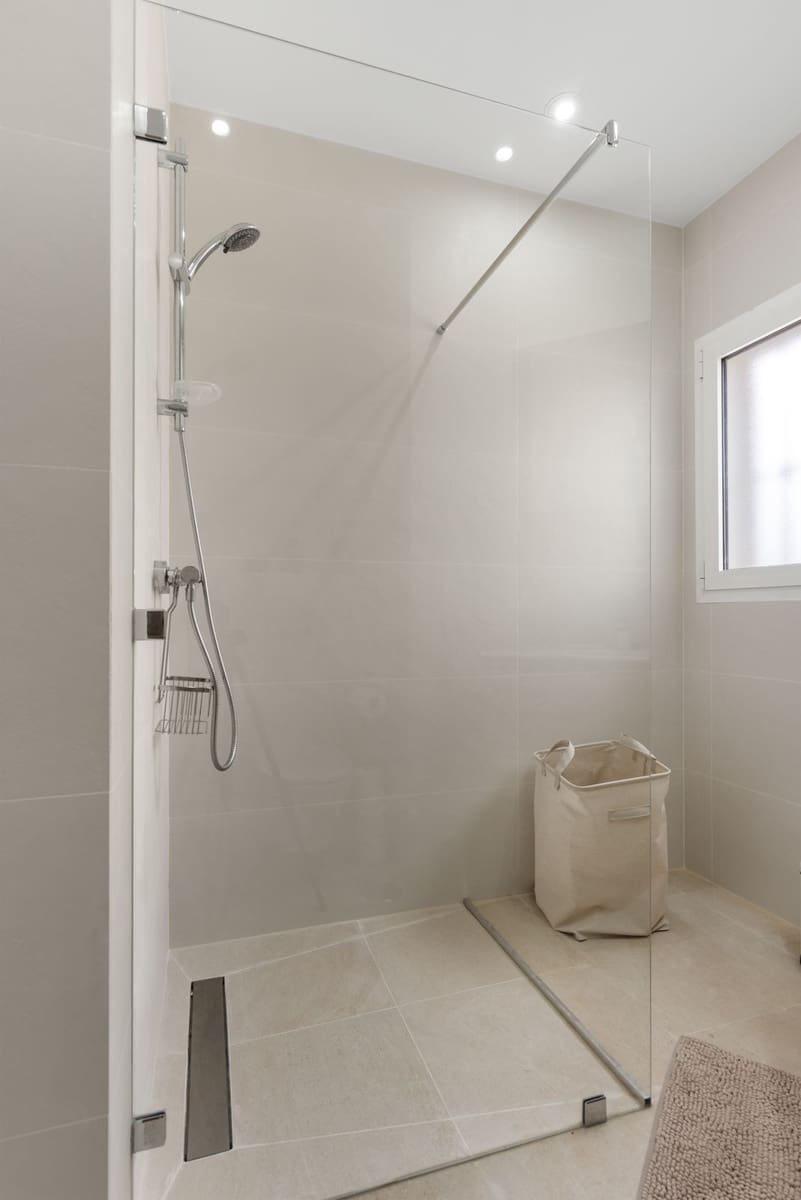 5 bedroom Villa for sale in Marbella with pool garage - € 2,350,000 (Ref: 9451166)