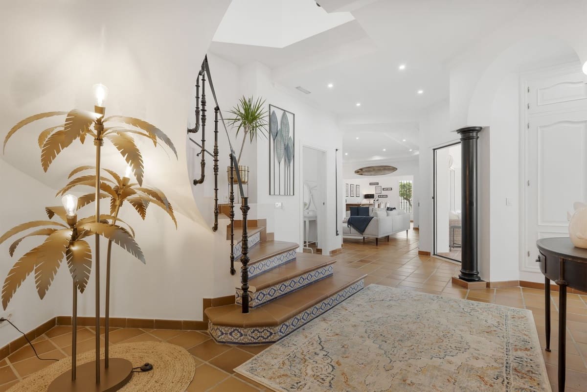 5 bedroom Villa for sale in Marbella with pool garage - € 2,350,000 (Ref: 9451166)