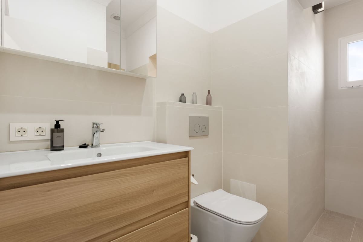 5 bedroom Villa for sale in Marbella with pool garage - € 2,350,000 (Ref: 9451166)