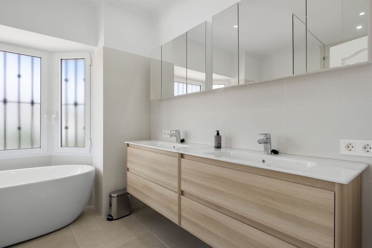 5 bedroom Villa for sale in Marbella with pool garage - € 2,350,000 (Ref: 9451166)