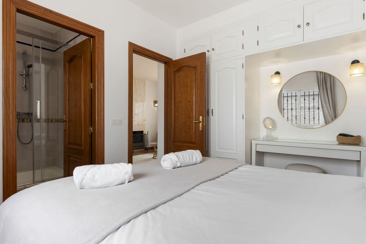 5 bedroom Villa for sale in Marbella with pool garage - € 2,350,000 (Ref: 9451166)