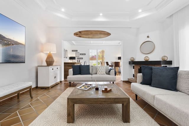 5 bedroom Villa for sale in Las Chapas - El Rosario, Marbella with pool garage - € 2,350,000 (Ref: 9451166)