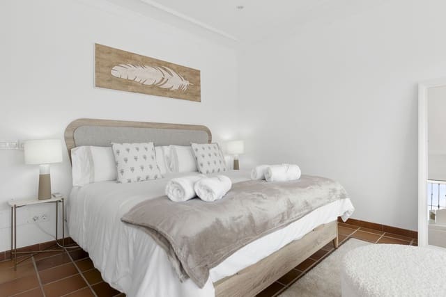 5 bedroom Villa for sale in Las Chapas - El Rosario, Marbella with pool garage - € 2,350,000 (Ref: 9451166)