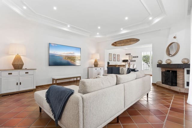 5 bedroom Villa for sale in Las Chapas - El Rosario, Marbella with pool garage - € 2,350,000 (Ref: 9451166)