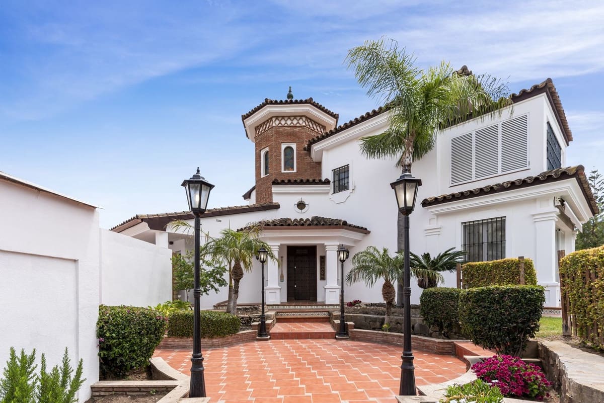 5 bedroom Villa for sale in Marbella with pool garage - € 2,350,000 (Ref: 9451166)