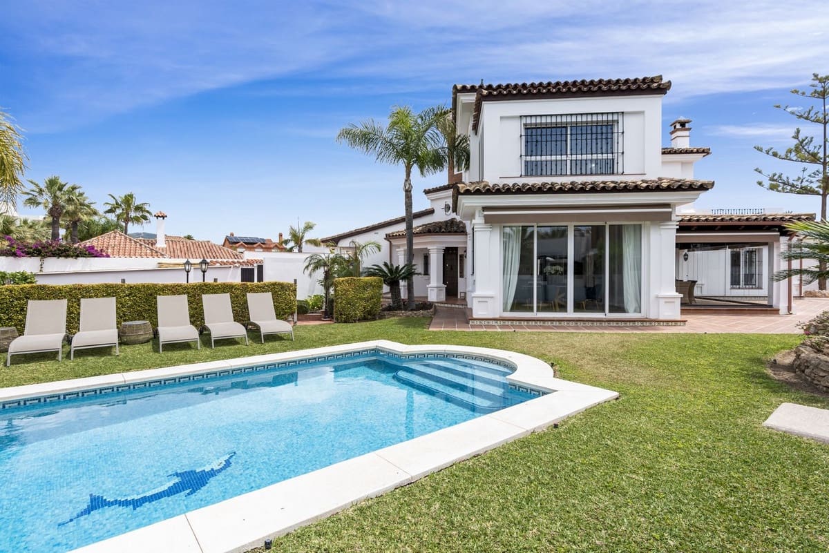 5 bedroom Villa for sale in Marbella with pool garage - € 2,350,000 (Ref: 9451166)