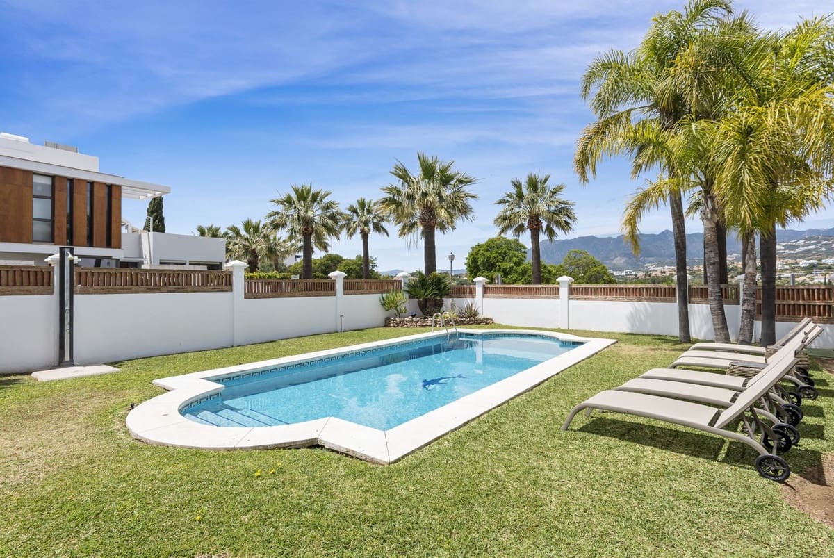 5 bedroom Villa for sale in Marbella with pool garage - € 2,350,000 (Ref: 9451166)
