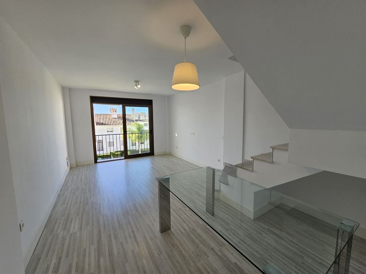 4 bedroom Apartment for sale in Riviera del Sol with pool - € 379,500 (Ref: 9451377)