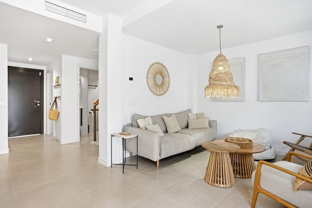 3 soveværelse Byhus til salg i Estepona med swimmingpool garage - € 549.900 (Ref: 9451380)