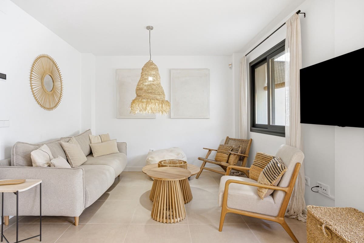 3 soveværelse Byhus til salg i Estepona med swimmingpool garage - € 549.900 (Ref: 9451380)