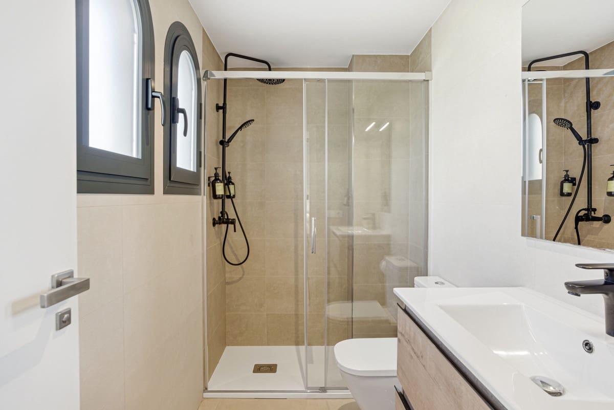 3 soveværelse Byhus til salg i Estepona med swimmingpool garage - € 549.900 (Ref: 9451380)